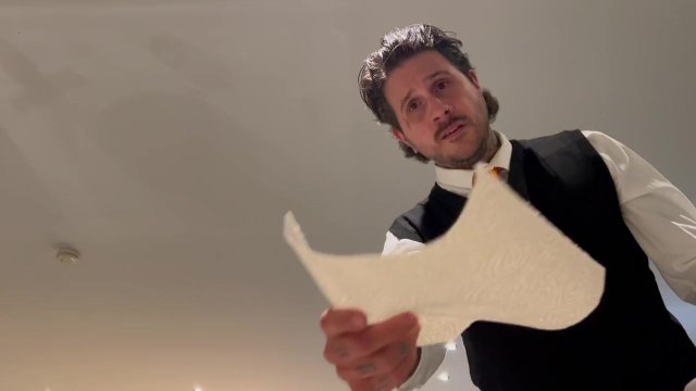 Ich helfe dir dich sauber zu..