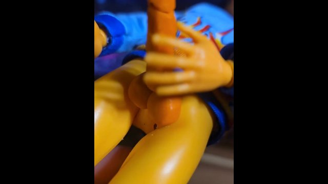 Кукла дрочит..