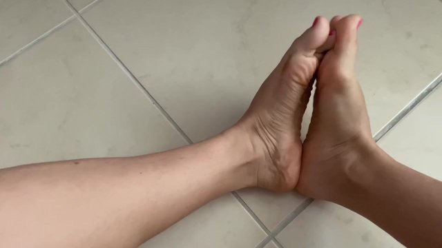 Arabian with horny feet..