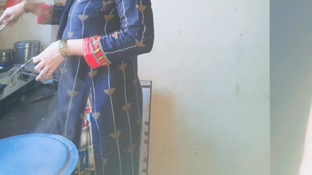 Devar ne Bhabhi ko kichan me..