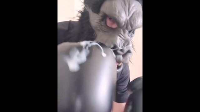 Boxing Gorilla Edges, Jerks..