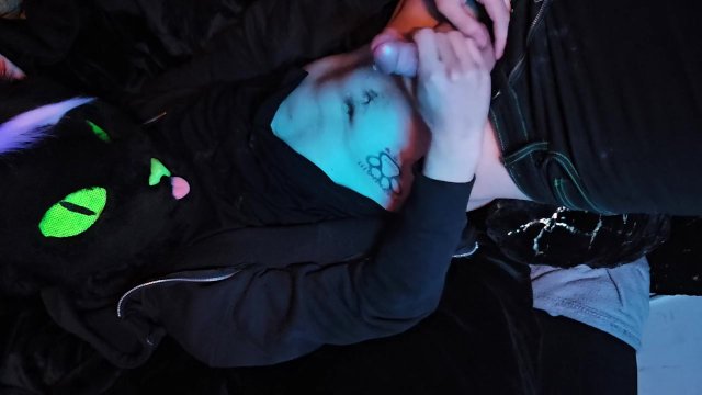 Alley cat cums all over..