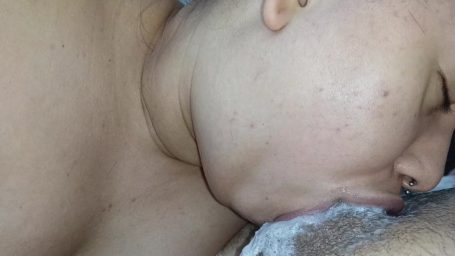depe throat squeezing dick..
