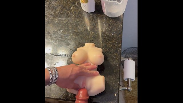 Me follo una muñeca..