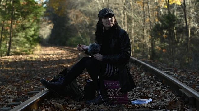 Enby in thigh-highs reads..