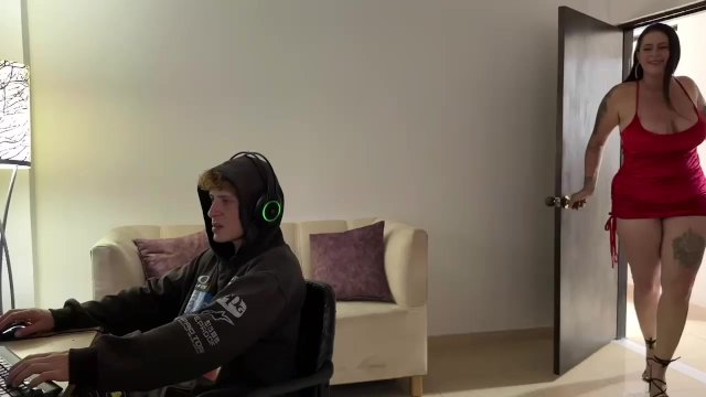 TRAILER: I FUCK MY DAD'S..