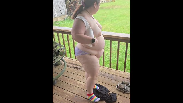 Bbw mommy doing something..