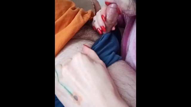 Homme marié se fait sucer..