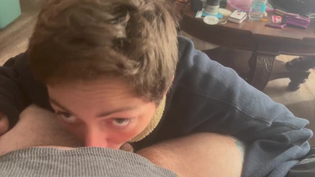 Short blowjob she feels me..