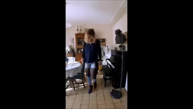 Julia Cool Shoe Dangling..