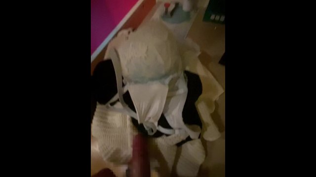 ホテルで女の子がシ�..