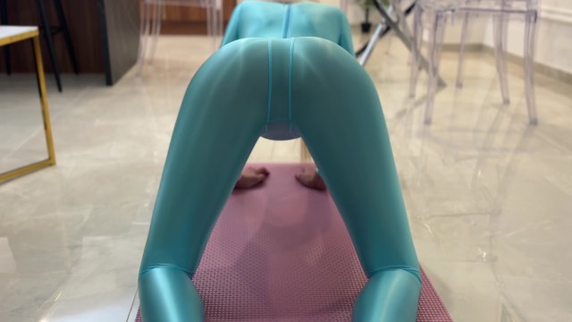 Jerking my pussy off in this..