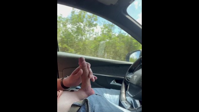 Je masturbe ma grosse bite..