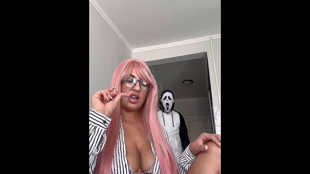 guy with a scream mask sucks..